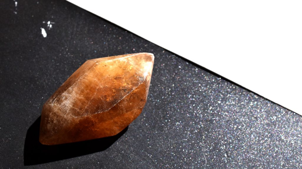 Cristal de citrin şlefuit